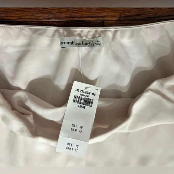 ABERCROMBIE AND FITCH - 2 Layer Flowy Maxi Skirt in Very Light Pink - Picture 6 of 7